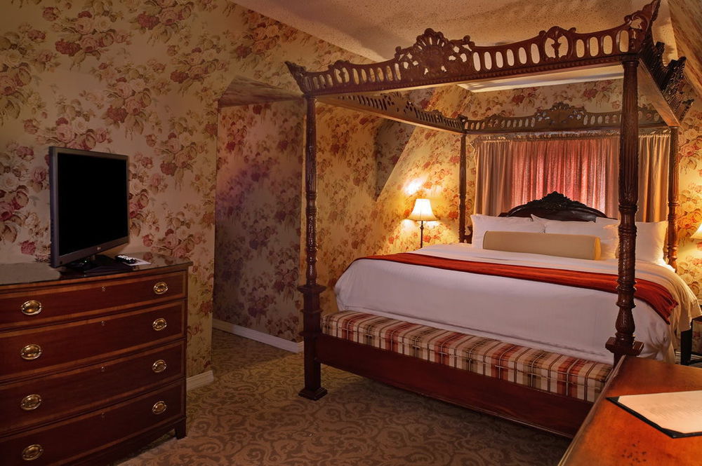 Seven Gables Inn, St Louis West, A Tribute Portfolio Hotel Клейтон Номер фото