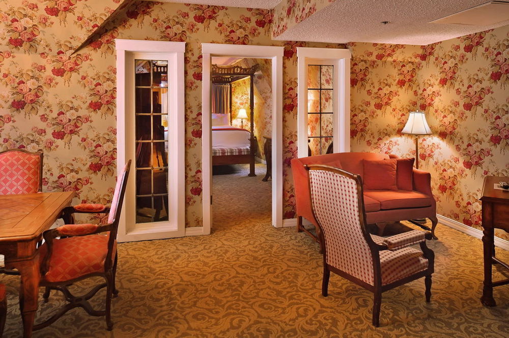 Seven Gables Inn, St Louis West, A Tribute Portfolio Hotel Клейтон Номер фото