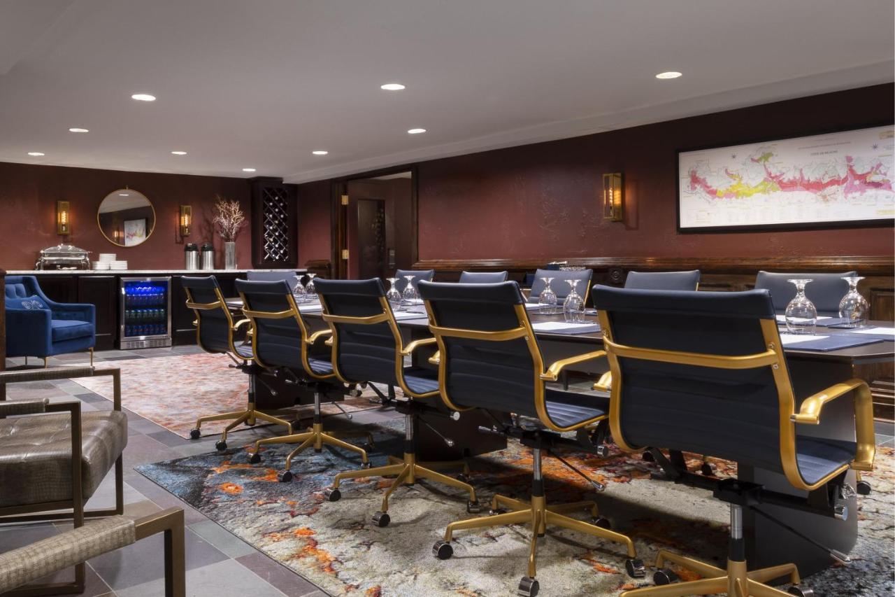 Seven Gables Inn, St Louis West, A Tribute Portfolio Hotel Клейтон Екстер'єр фото