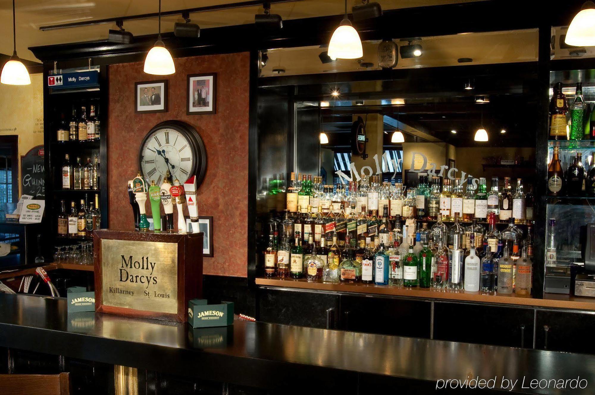 Seven Gables Inn, St Louis West, A Tribute Portfolio Hotel Клейтон Ресторан фото