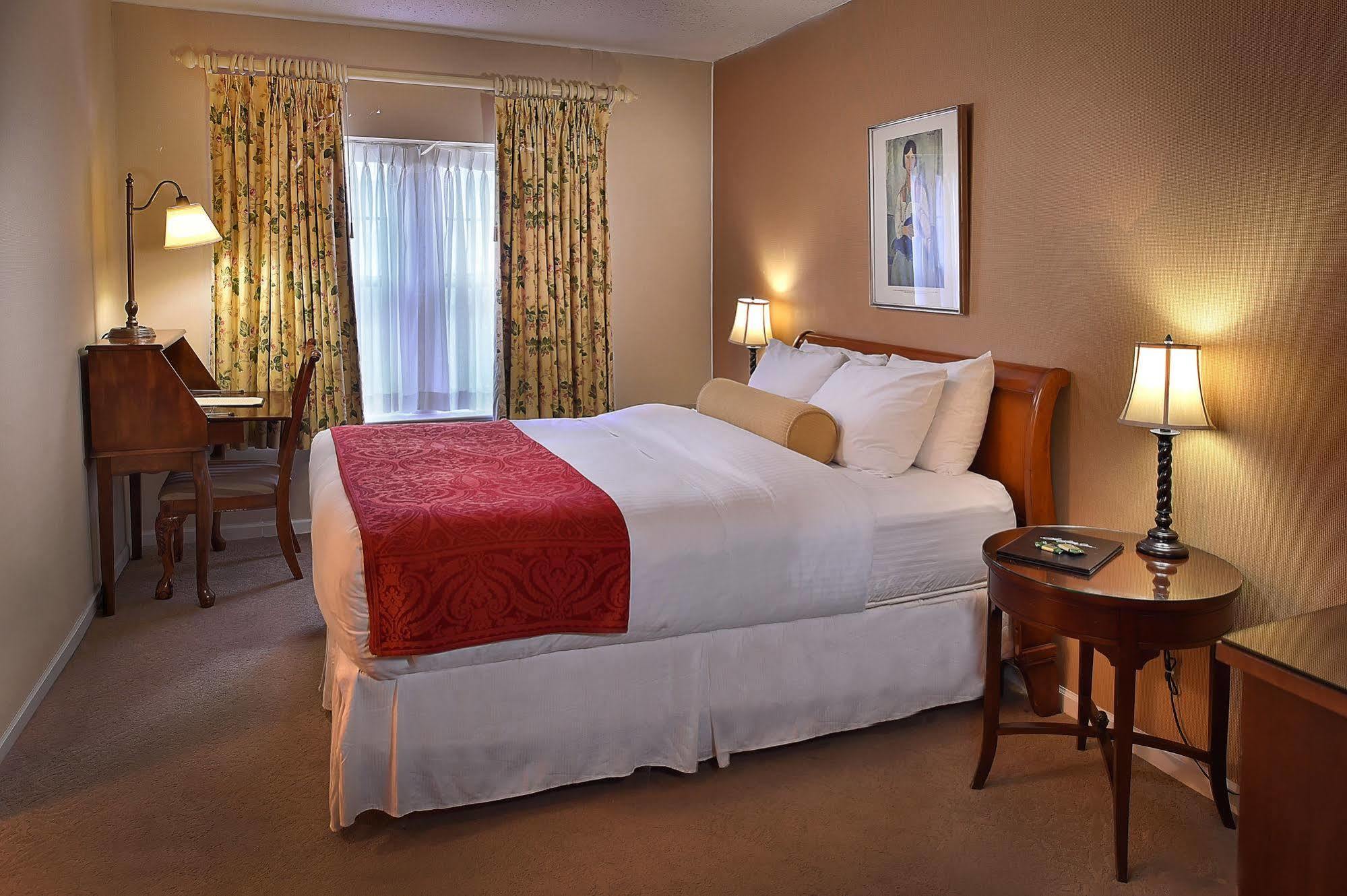 Seven Gables Inn, St Louis West, A Tribute Portfolio Hotel Клейтон Екстер'єр фото