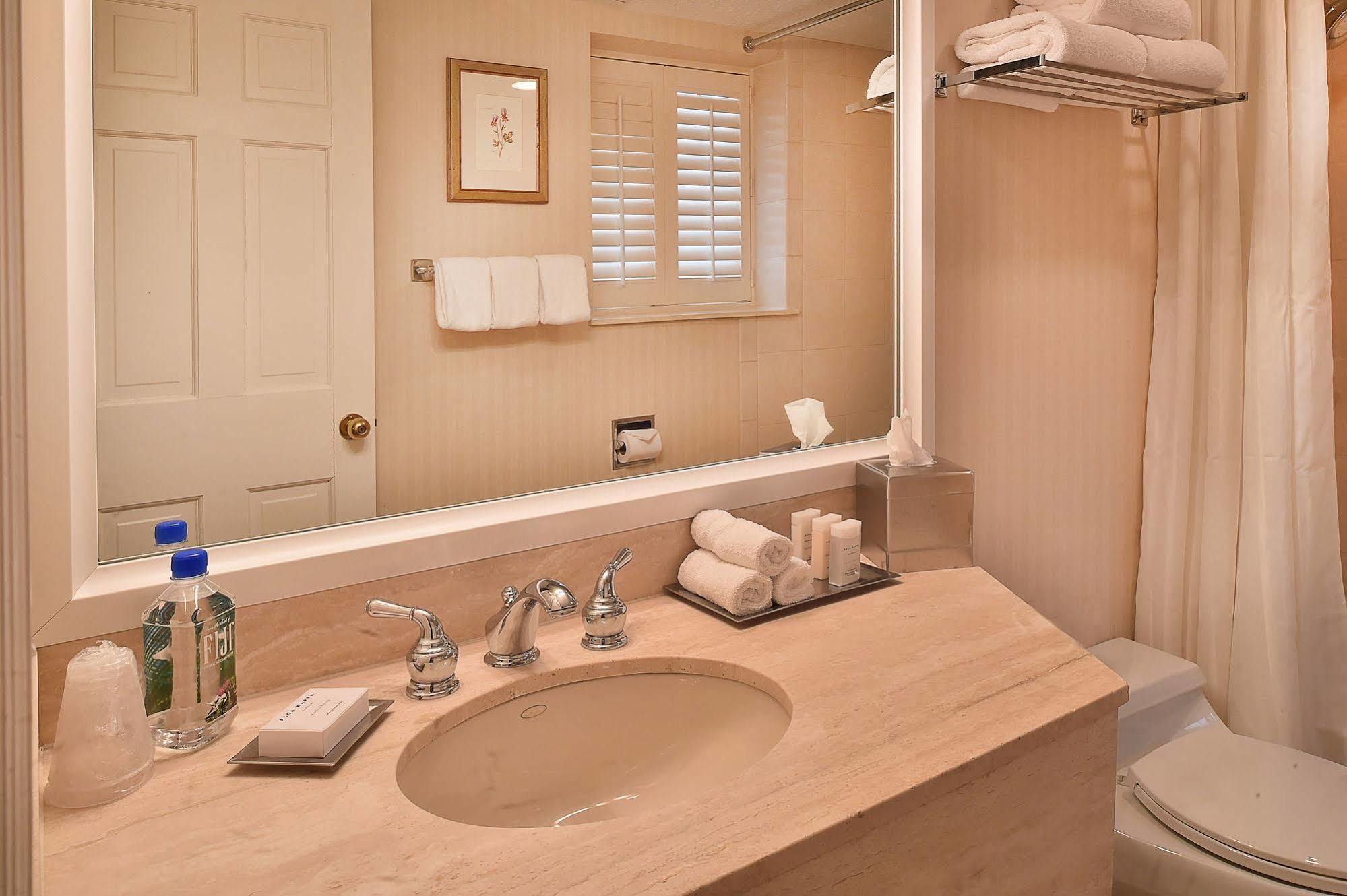 Seven Gables Inn, St Louis West, A Tribute Portfolio Hotel Клейтон Екстер'єр фото