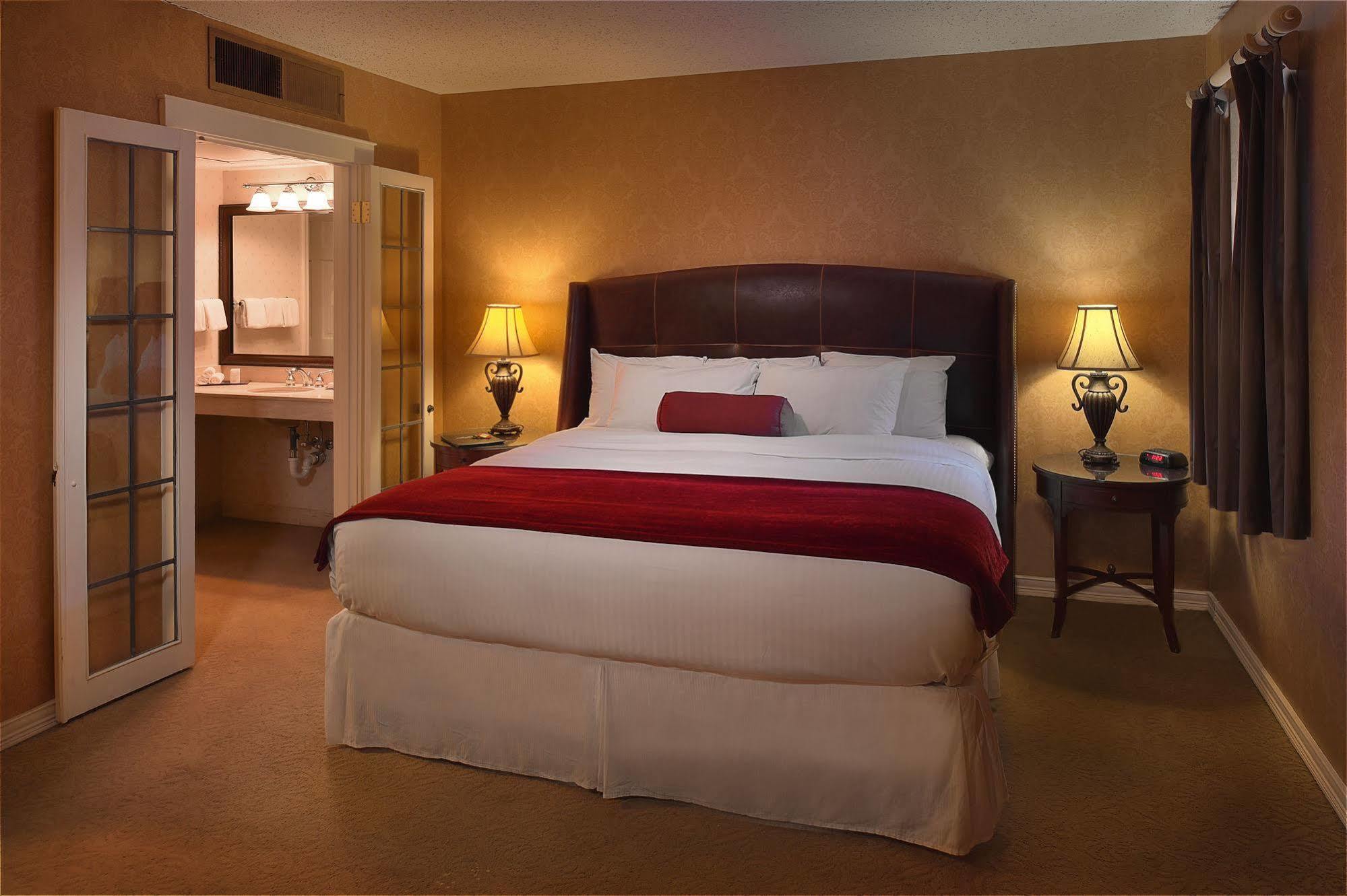 Seven Gables Inn, St Louis West, A Tribute Portfolio Hotel Клейтон Екстер'єр фото